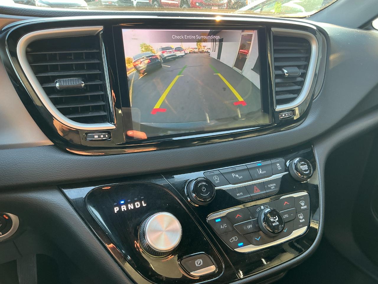 Chrysler Pacifica Select FWD 2025