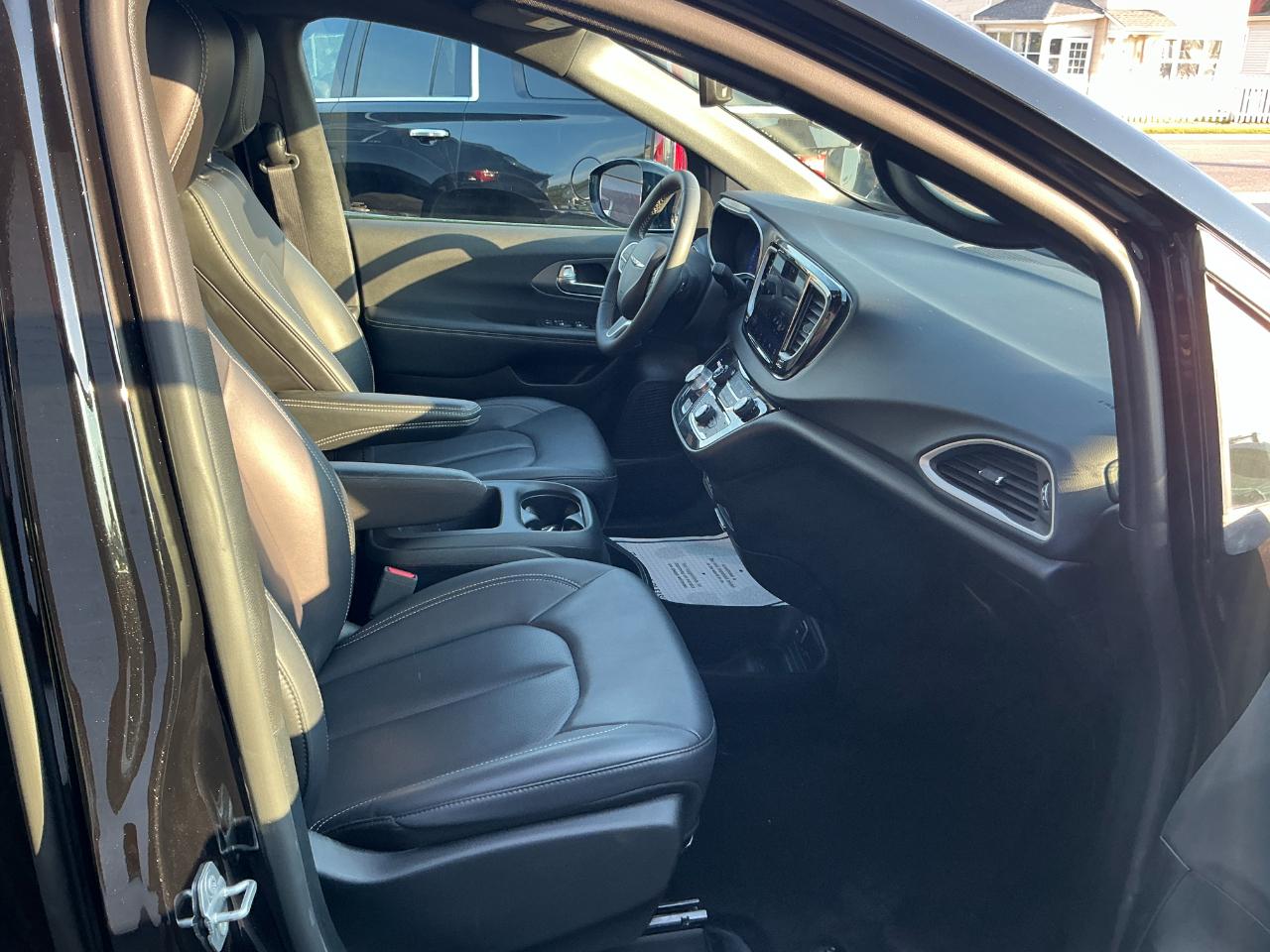 Chrysler Pacifica Select FWD 2025