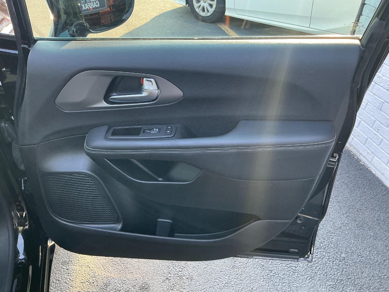 Chrysler Pacifica Select FWD 2025