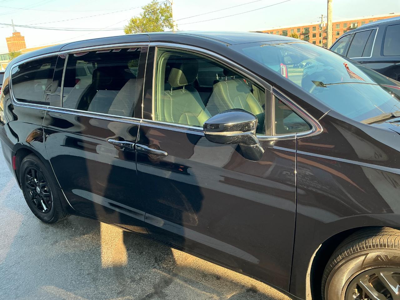 Chrysler Pacifica Select FWD 2025