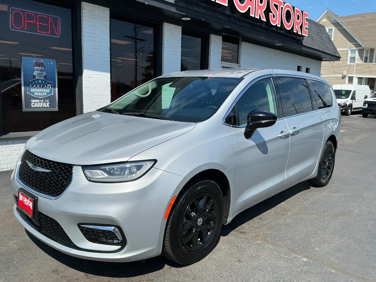 Chrysler Pacifica Touring L FWD 2024