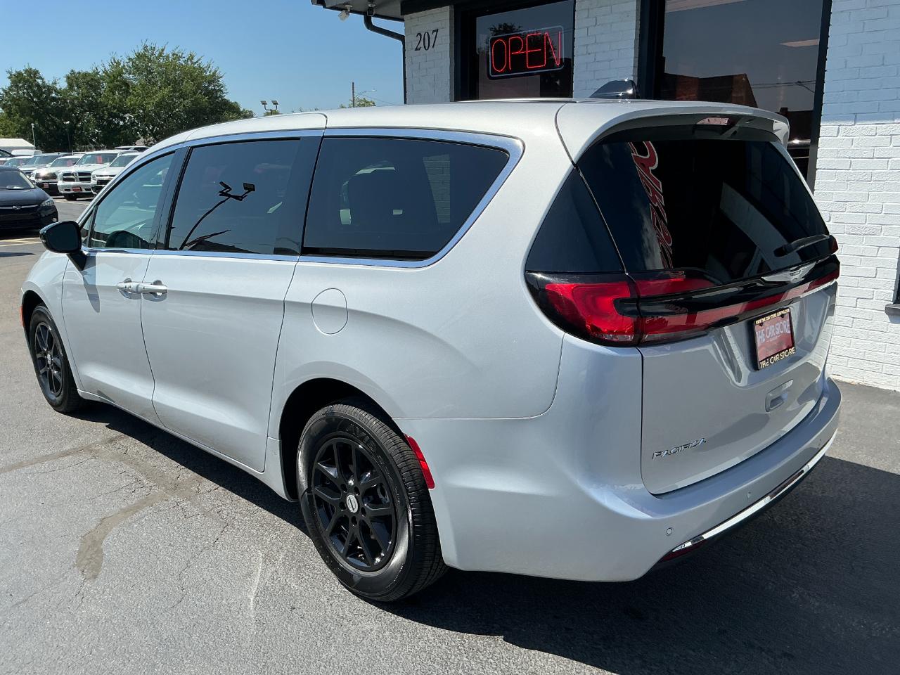 Chrysler Pacifica Touring L FWD 2024