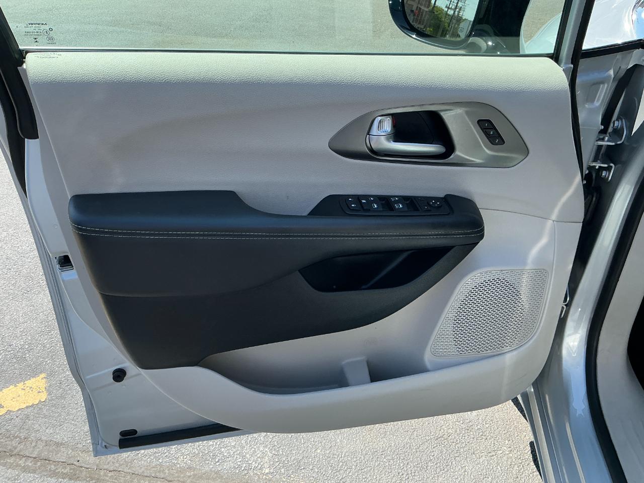 Chrysler Pacifica Touring L FWD 2024
