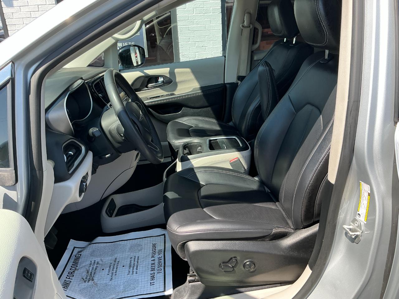 Chrysler Pacifica Touring L FWD 2024