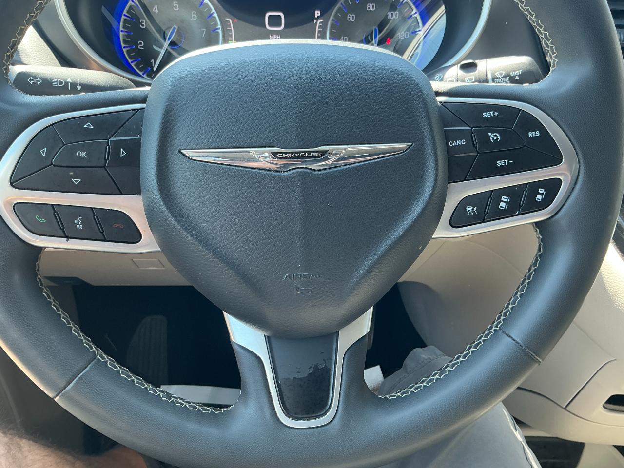 Chrysler Pacifica Touring L FWD 2024