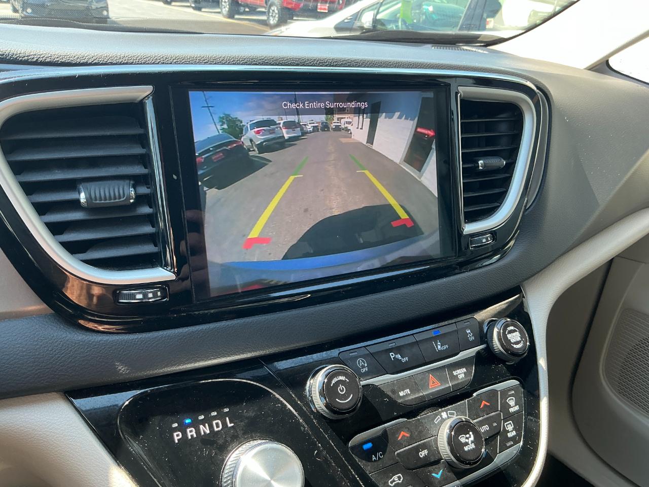 Chrysler Pacifica Touring L FWD 2024