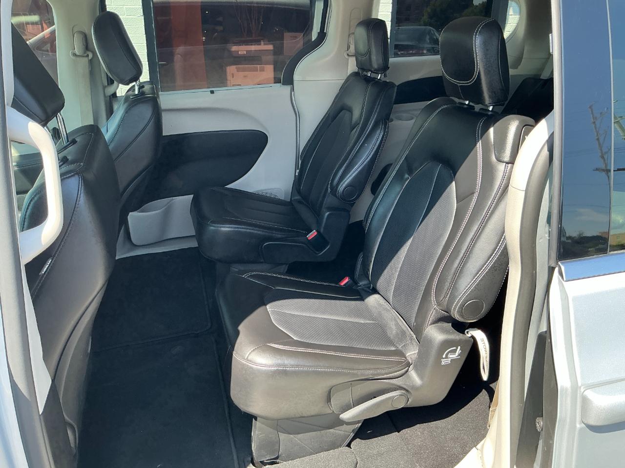Chrysler Pacifica Touring L FWD 2024