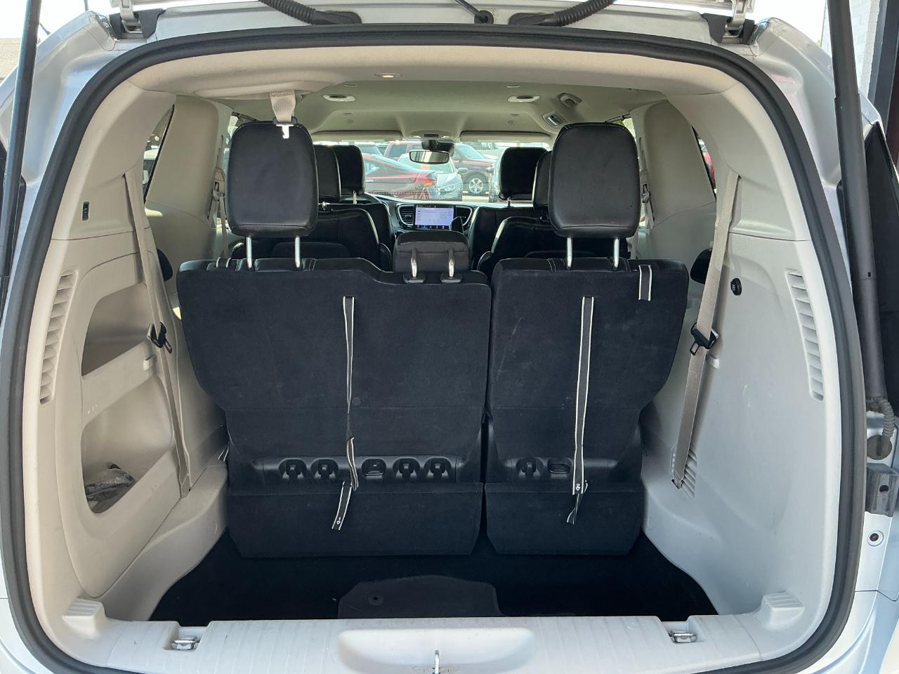 Chrysler Pacifica Touring L FWD 2024