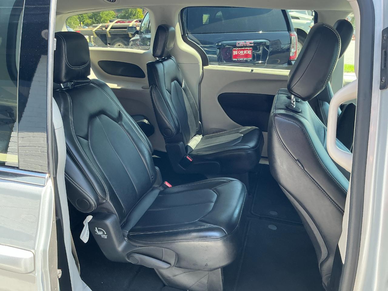 Chrysler Pacifica Touring L FWD 2024