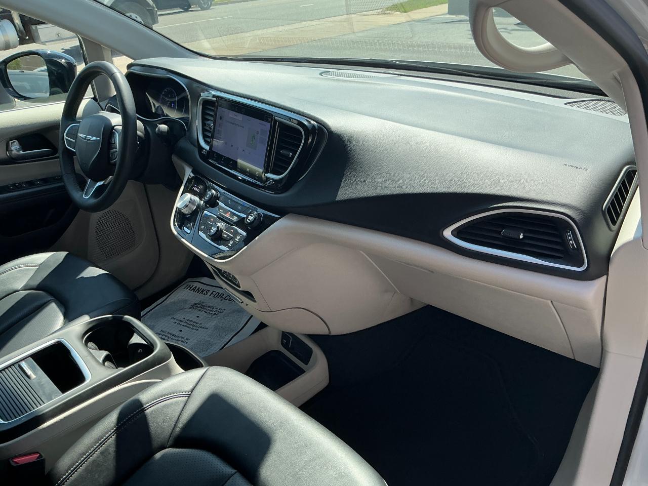 Chrysler Pacifica Touring L FWD 2024