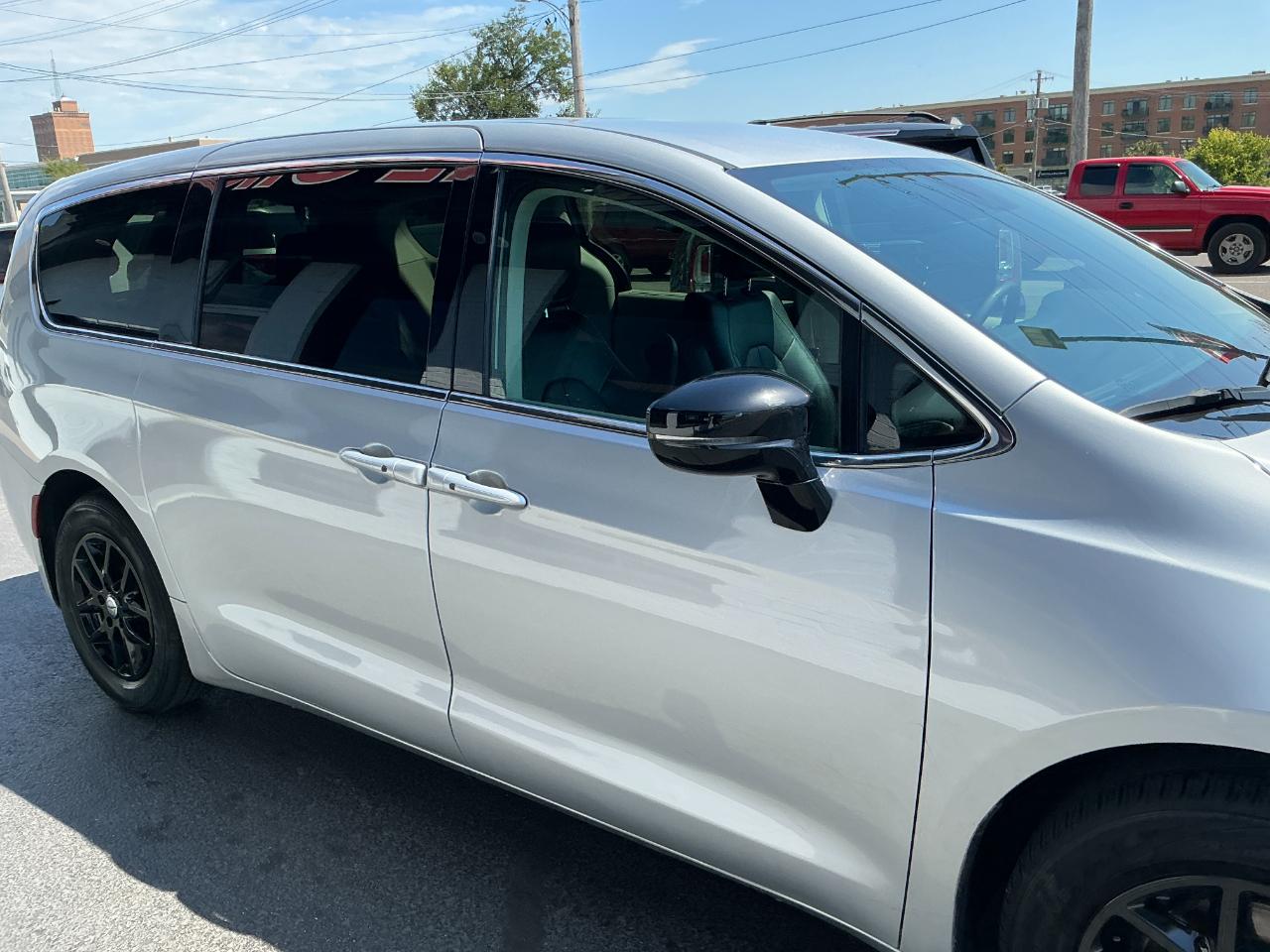 Chrysler Pacifica Touring L FWD 2024