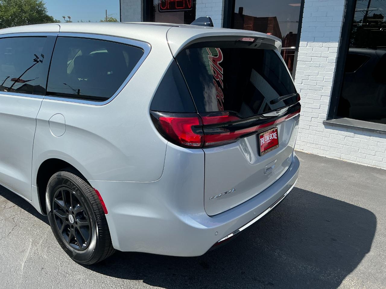 Chrysler Pacifica Touring L FWD 2024