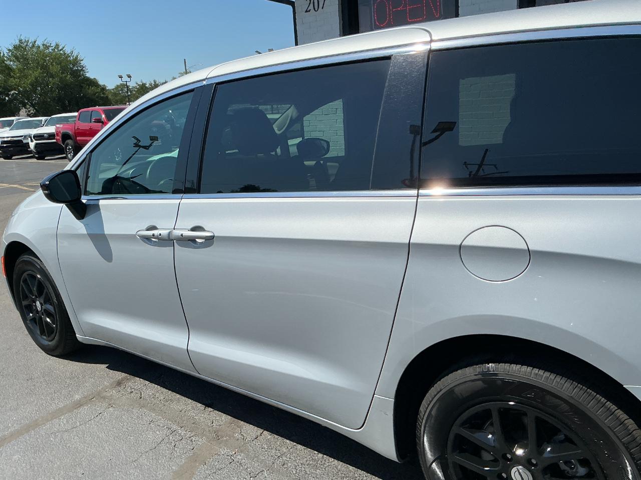 Chrysler Pacifica Touring L FWD 2024