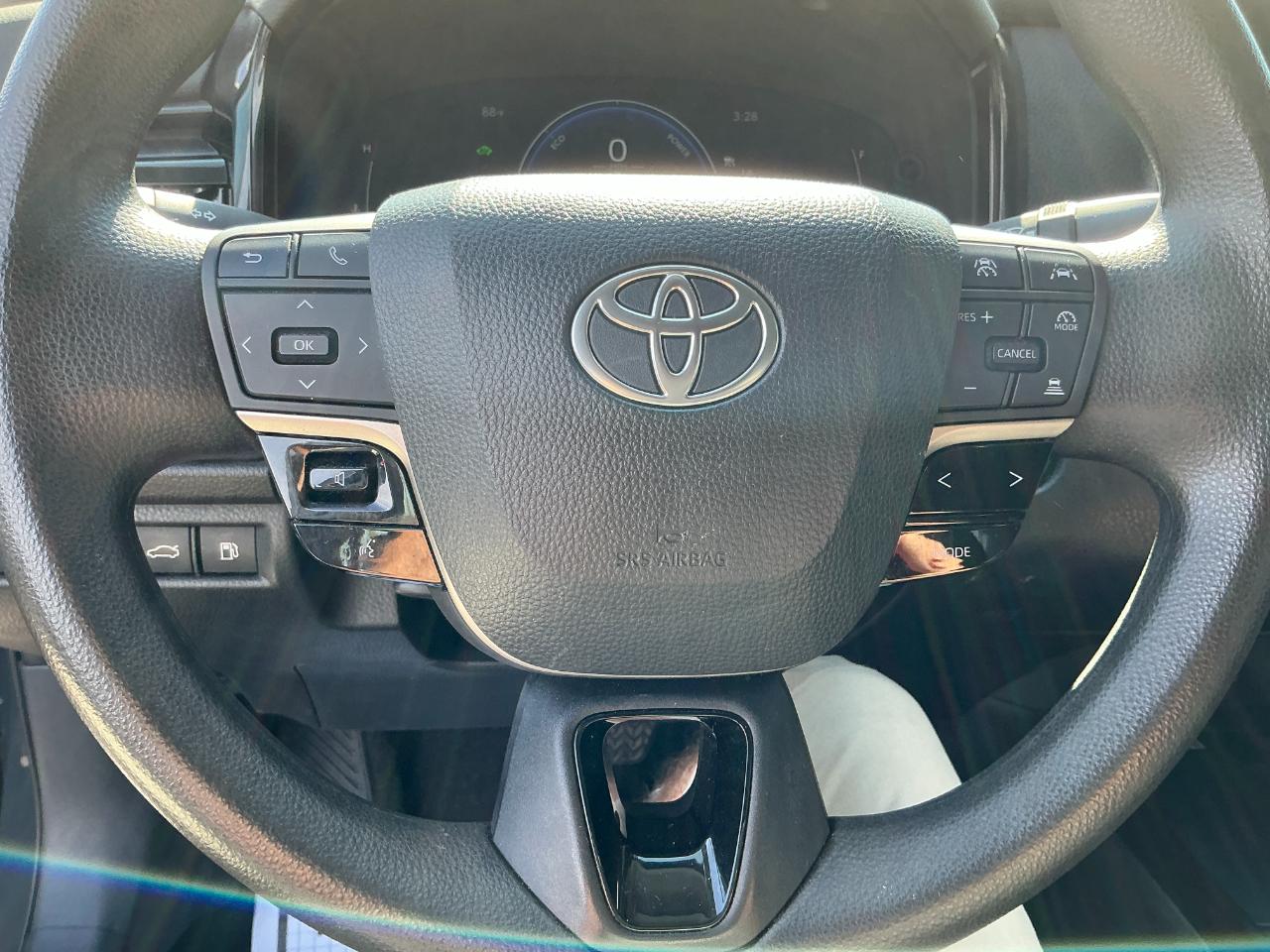Toyota Camry LE (Natl) 2025
