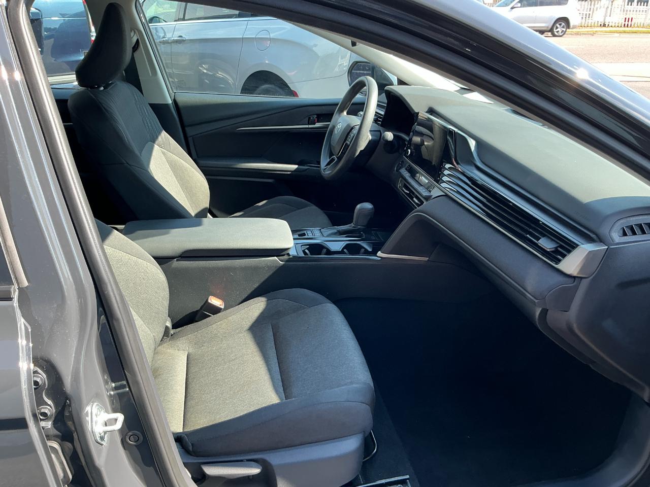 Toyota Camry LE (Natl) 2025