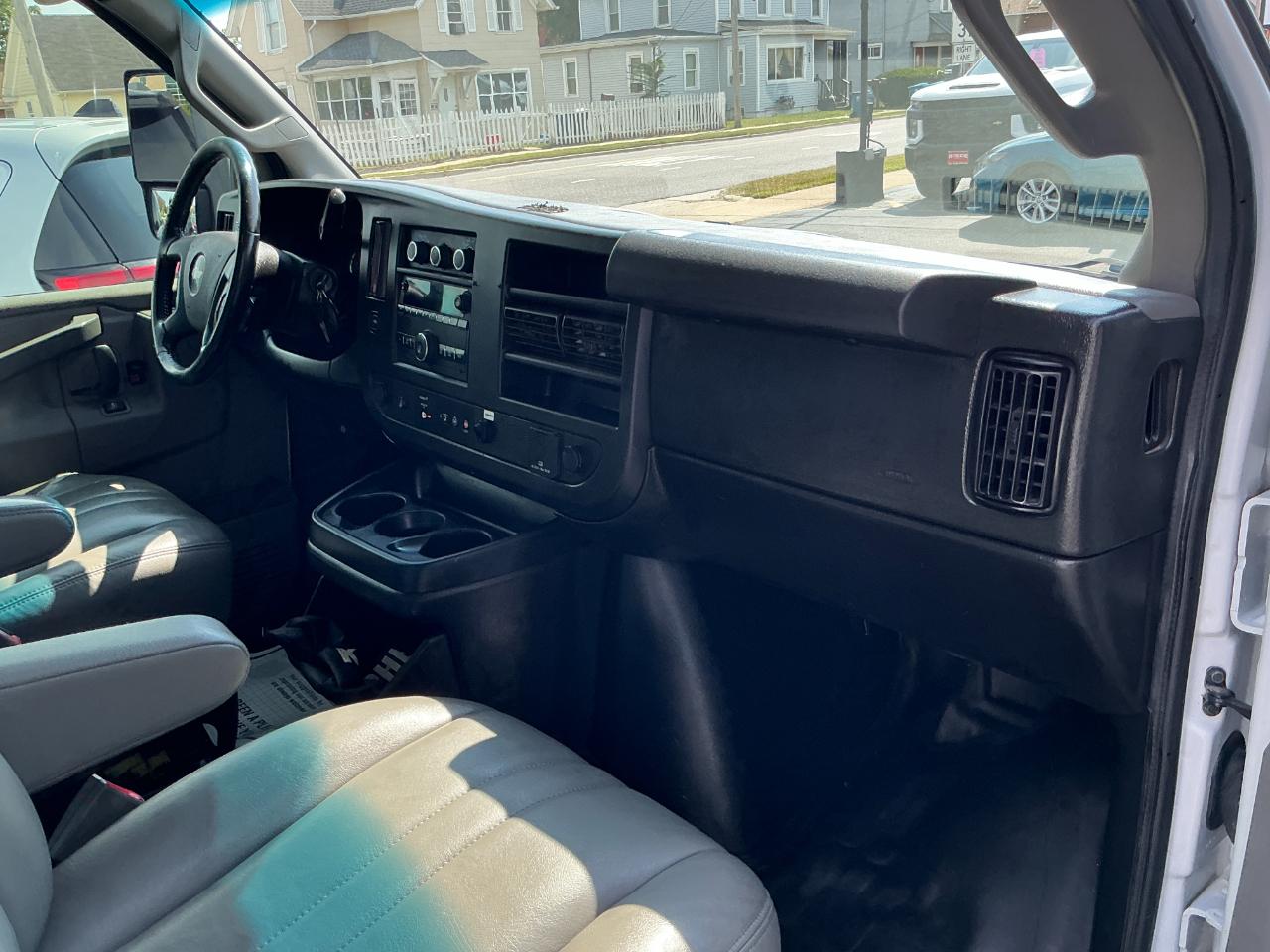 Chevrolet Express Commercial Cutaway 3500 Van 139" 2021