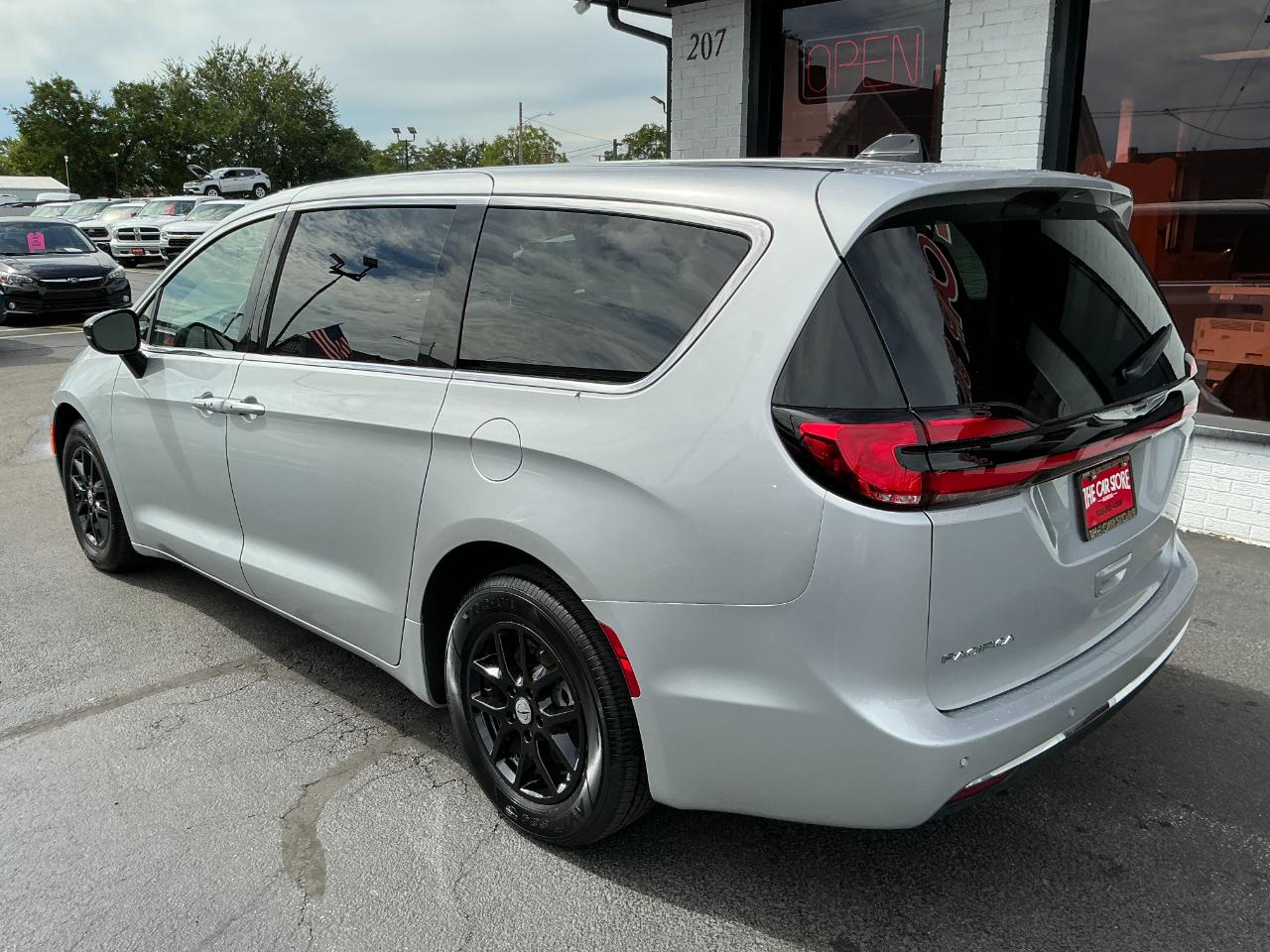 Chrysler Pacifica Touring L FWD 2024