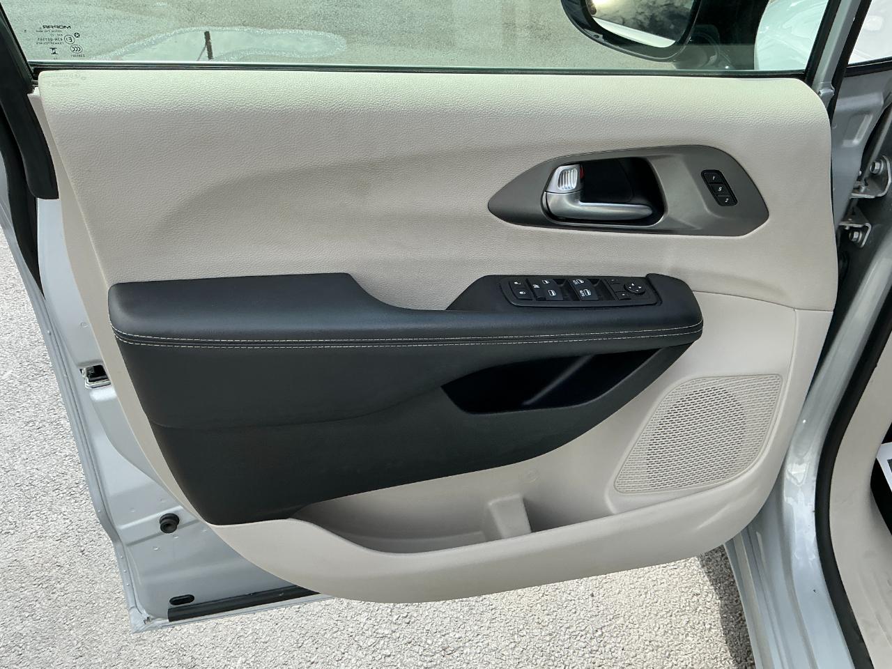 Chrysler Pacifica Touring L FWD 2024