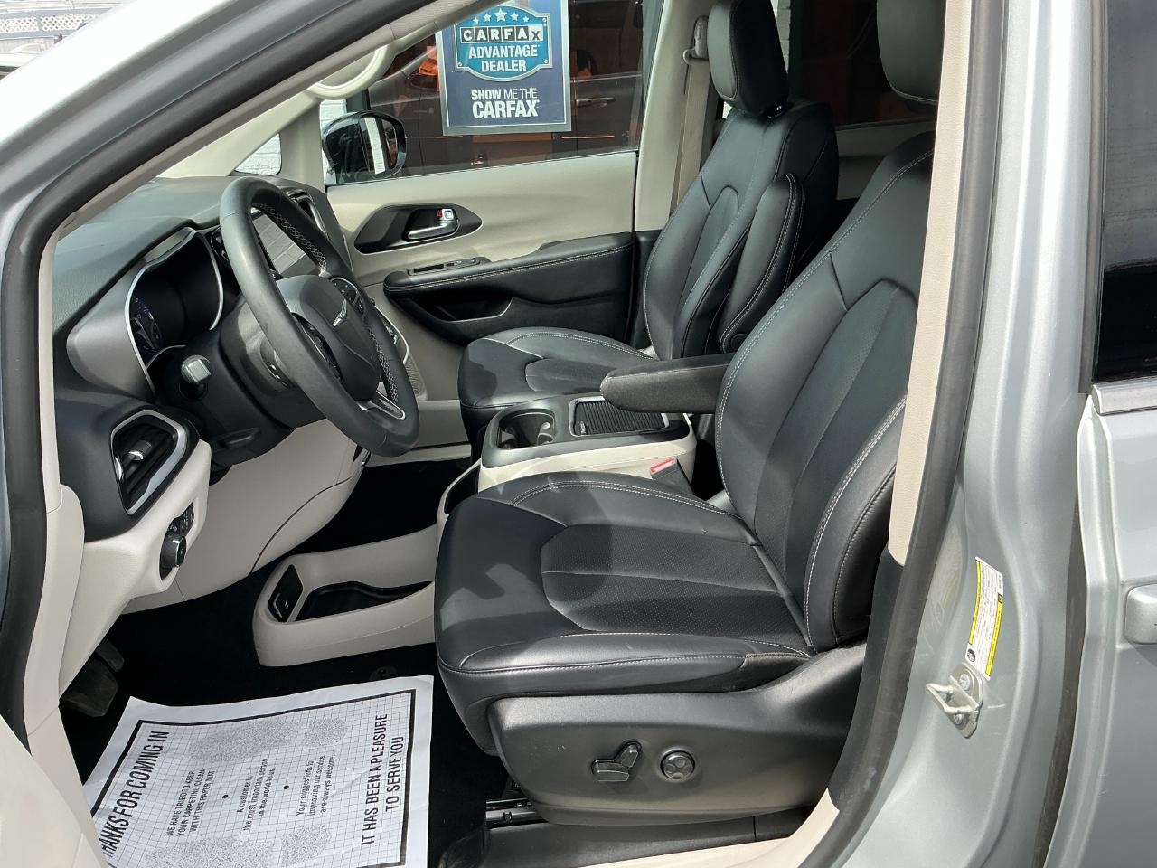 Chrysler Pacifica Touring L FWD 2024