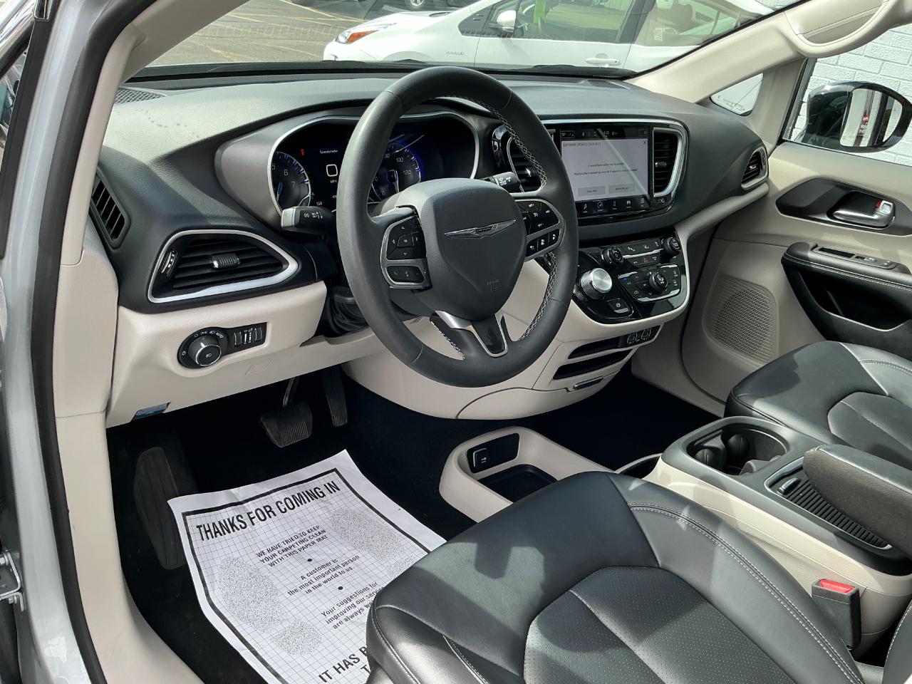 Chrysler Pacifica Touring L FWD 2024
