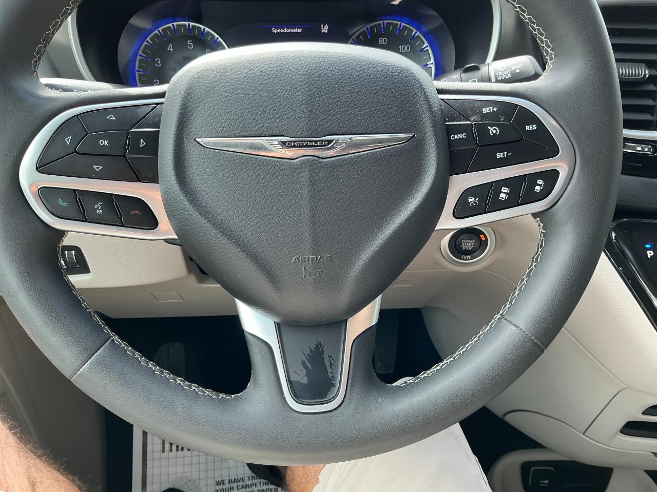 Chrysler Pacifica Touring L FWD 2024