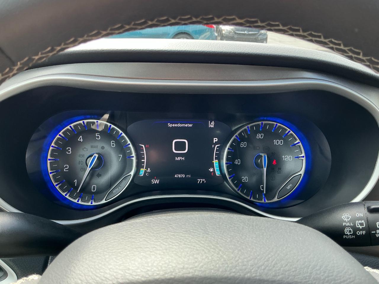 Chrysler Pacifica Touring L FWD 2024
