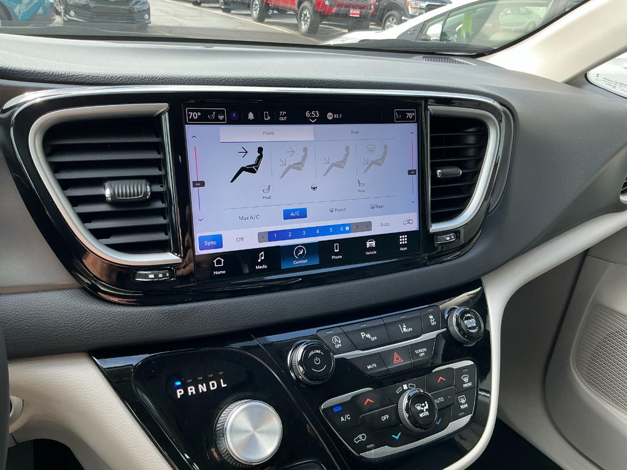 Chrysler Pacifica Touring L FWD 2024