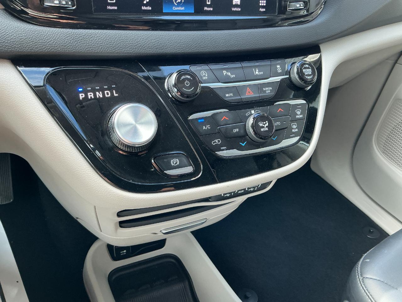 Chrysler Pacifica Touring L FWD 2024