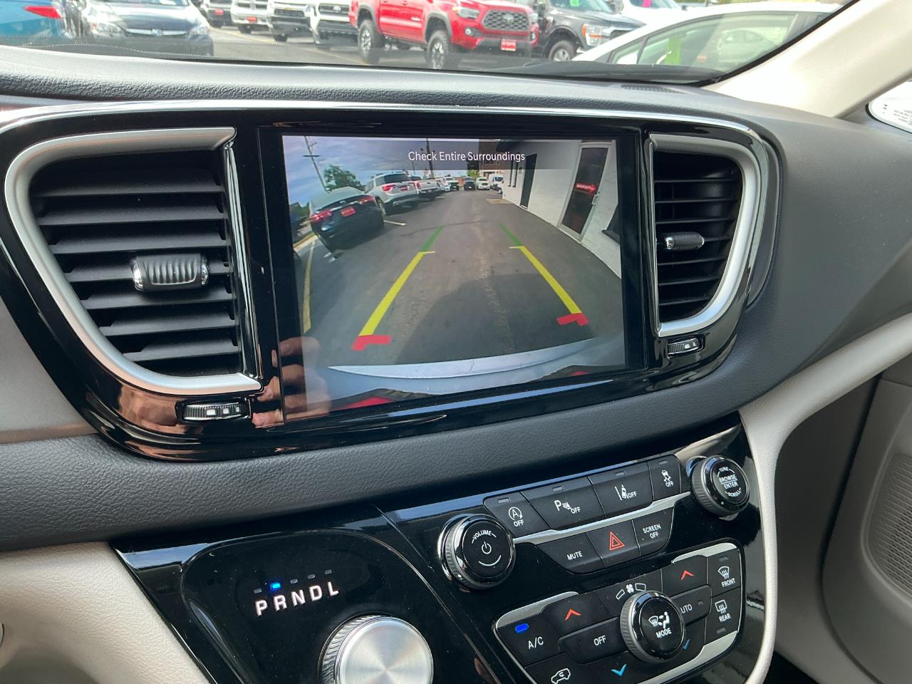 Chrysler Pacifica Touring L FWD 2024