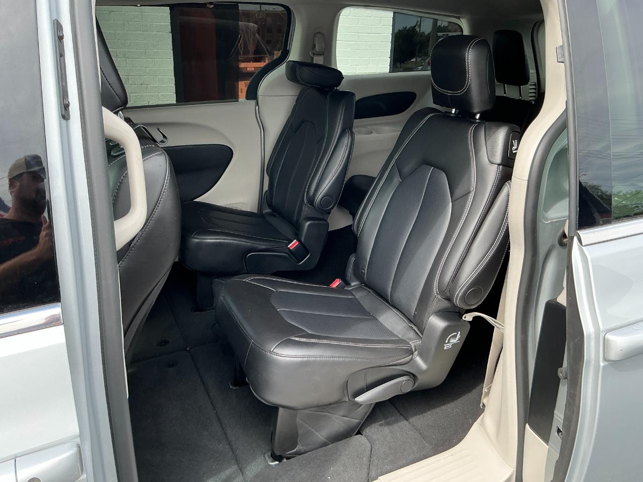 Chrysler Pacifica Touring L FWD 2024