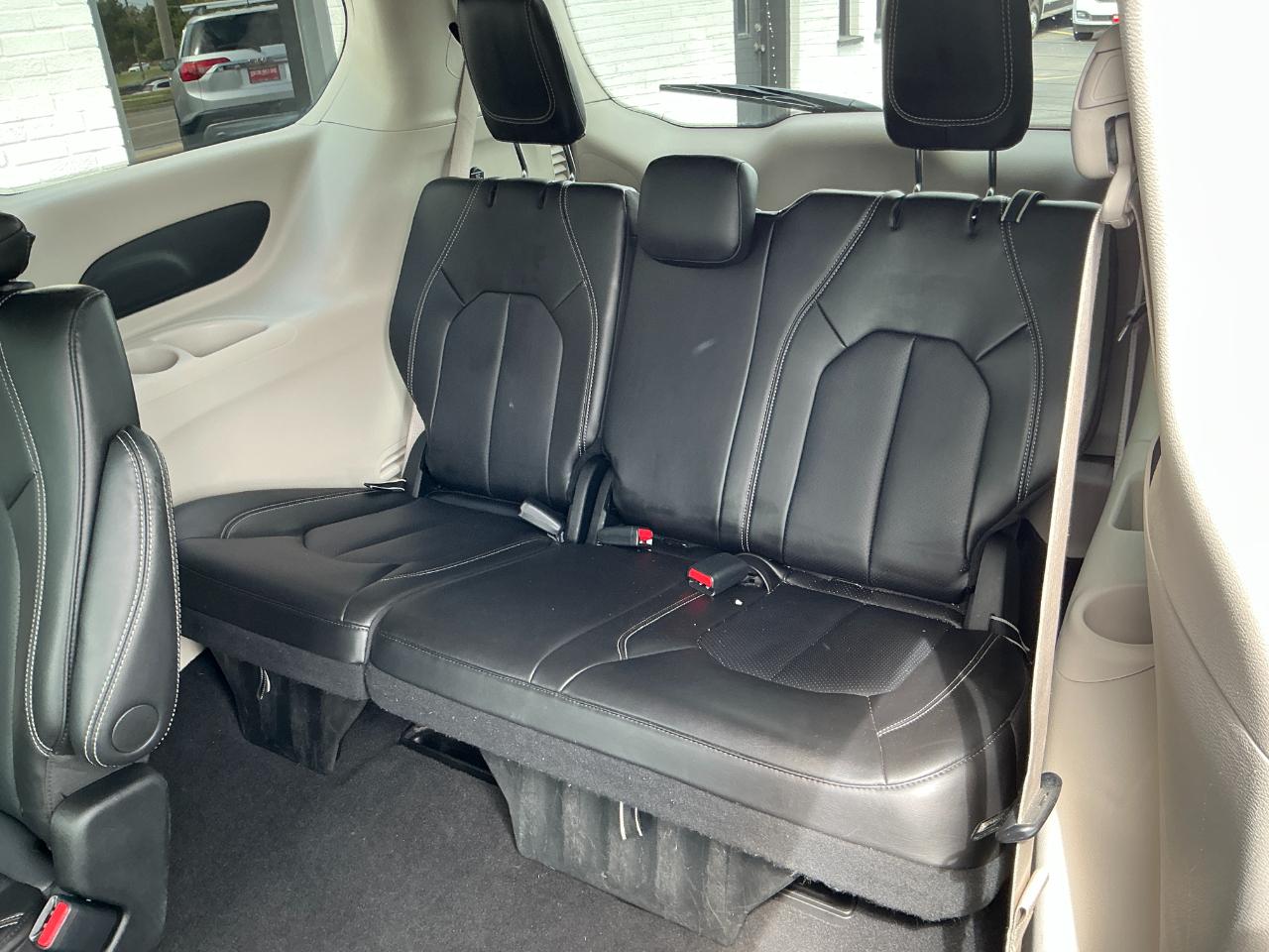 Chrysler Pacifica Touring L FWD 2024