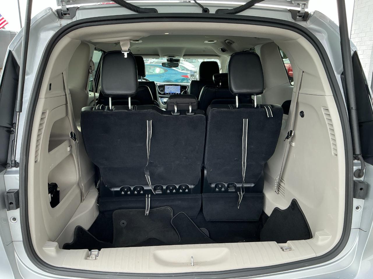Chrysler Pacifica Touring L FWD 2024