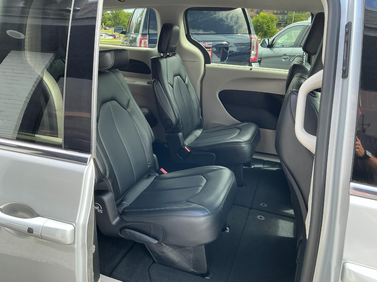 Chrysler Pacifica Touring L FWD 2024