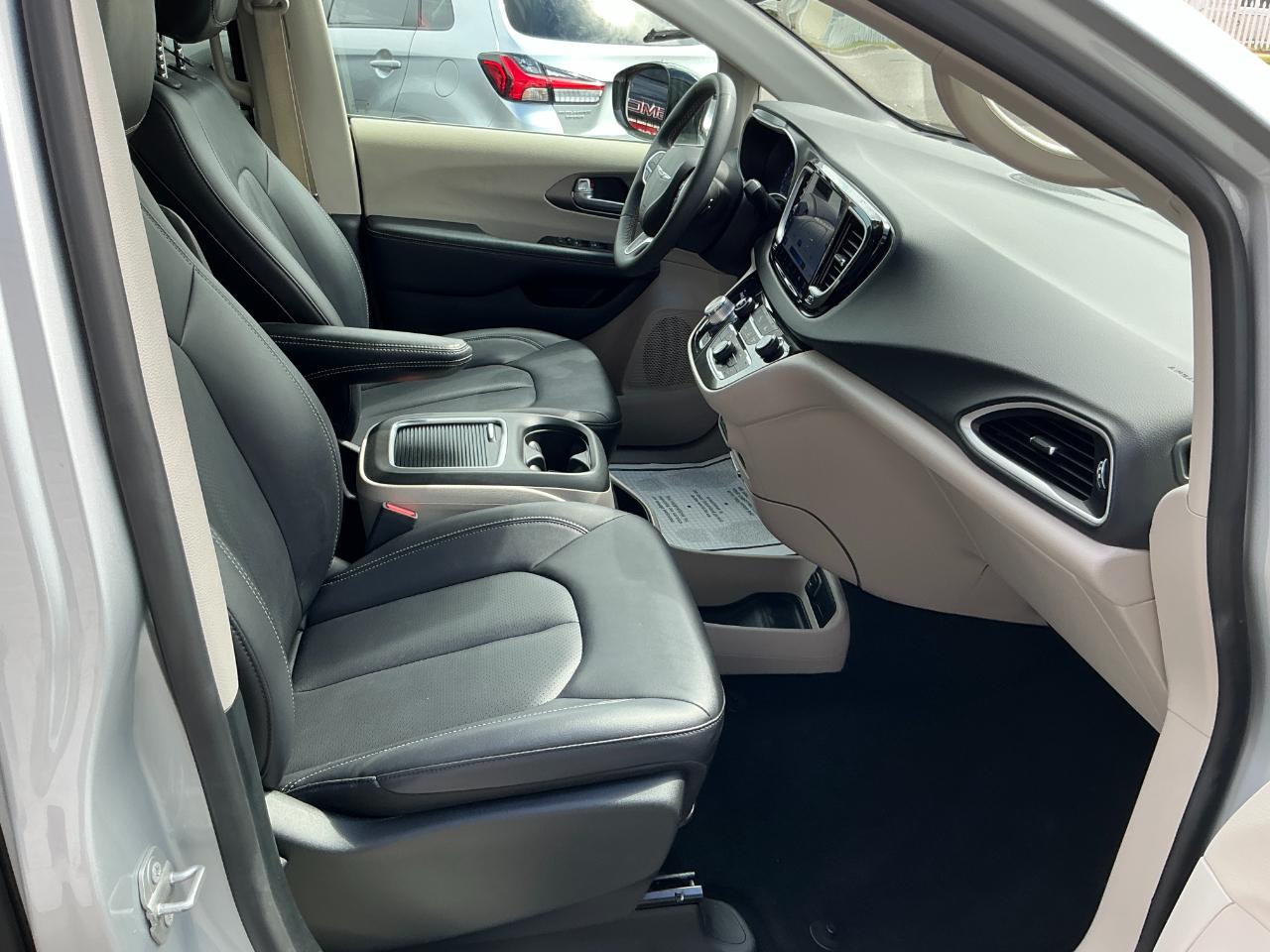 Chrysler Pacifica Touring L FWD 2024