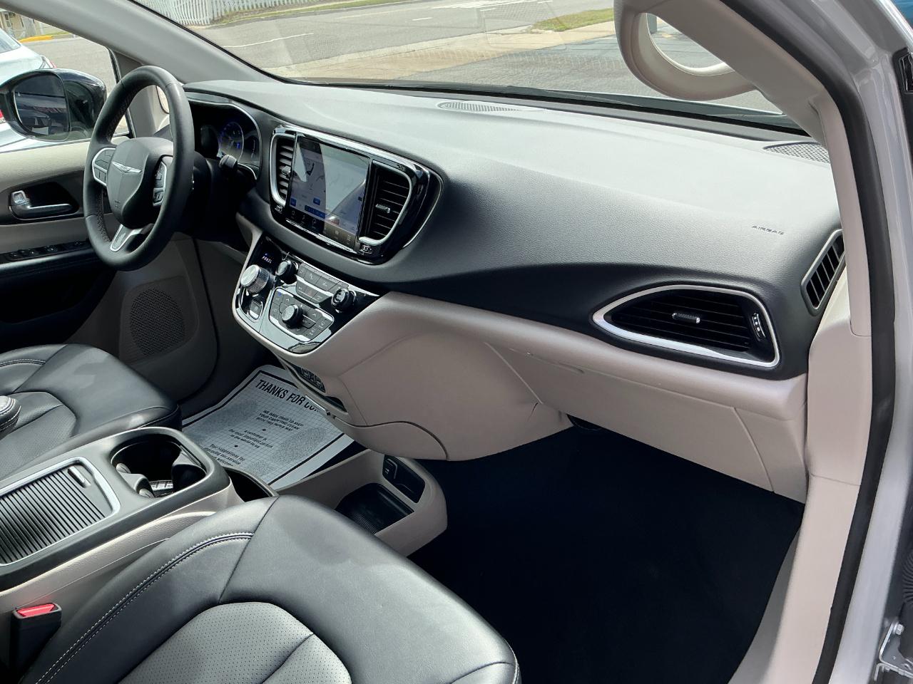 Chrysler Pacifica Touring L FWD 2024