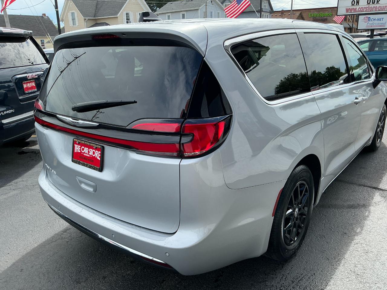 Chrysler Pacifica Touring L FWD 2024
