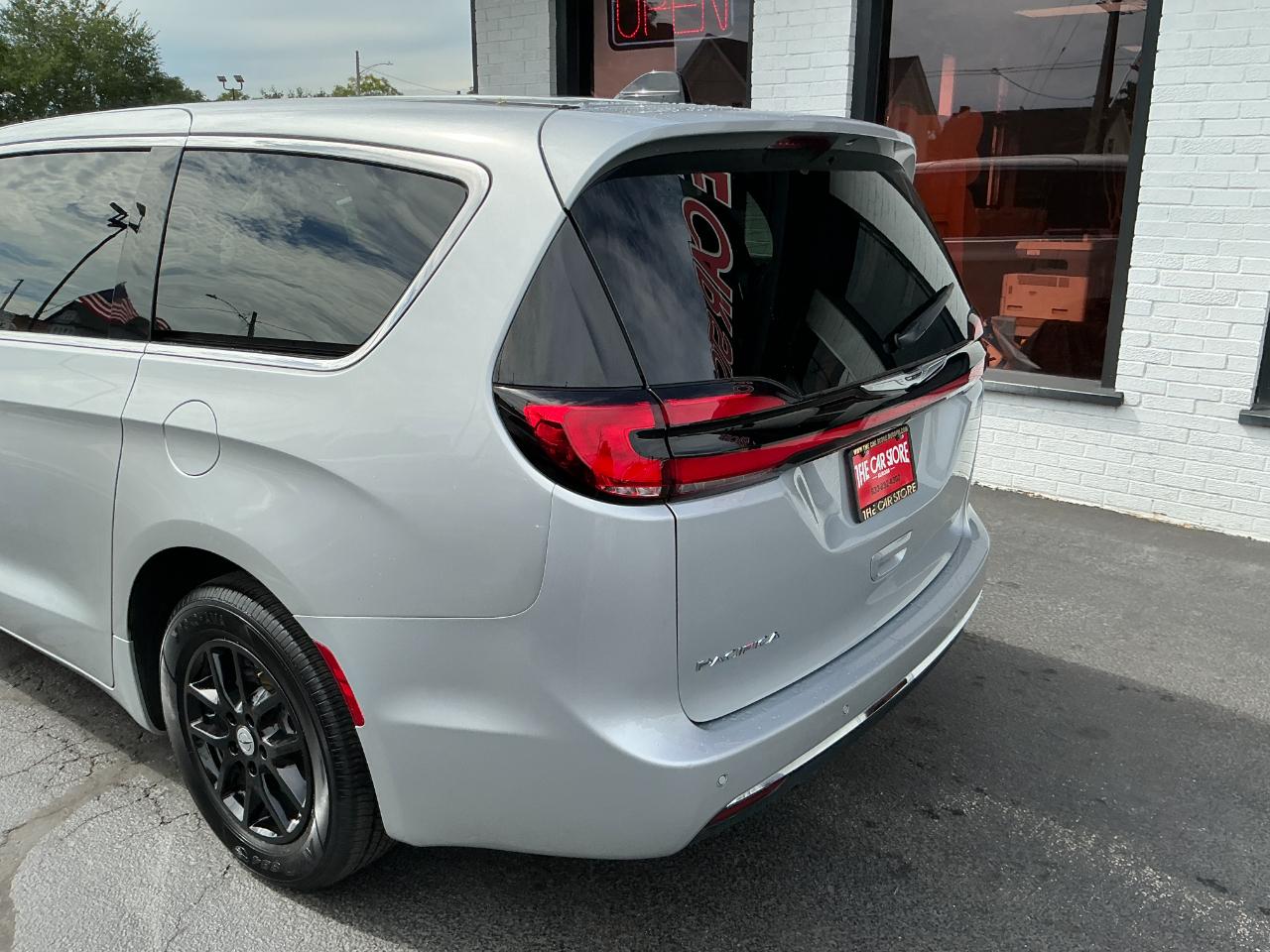 Chrysler Pacifica Touring L FWD 2024