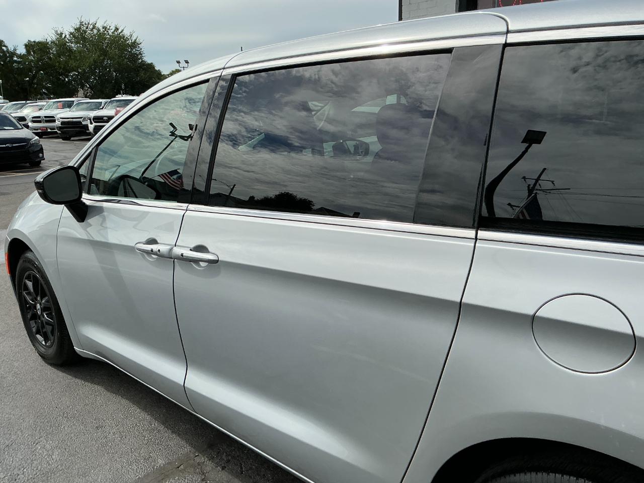 Chrysler Pacifica Touring L FWD 2024