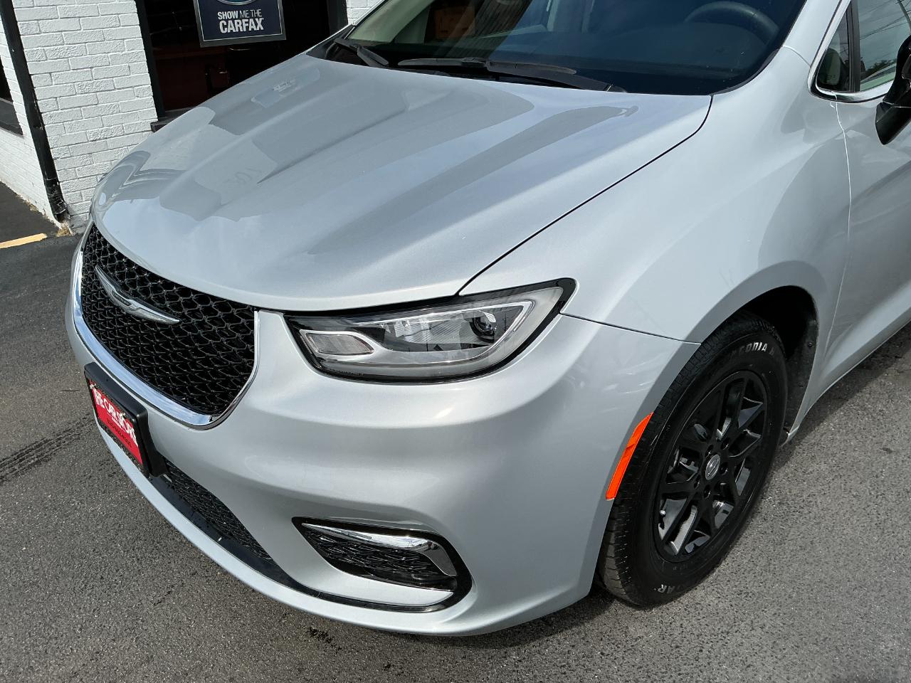 Chrysler Pacifica Touring L FWD 2024