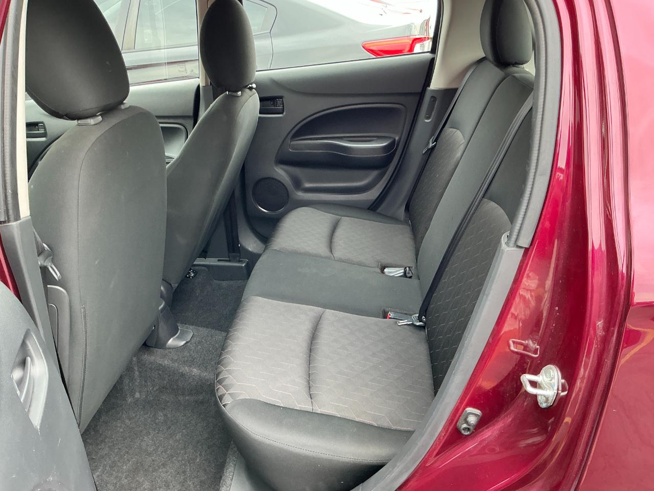 Mitsubishi Mirage ES CVT 2024