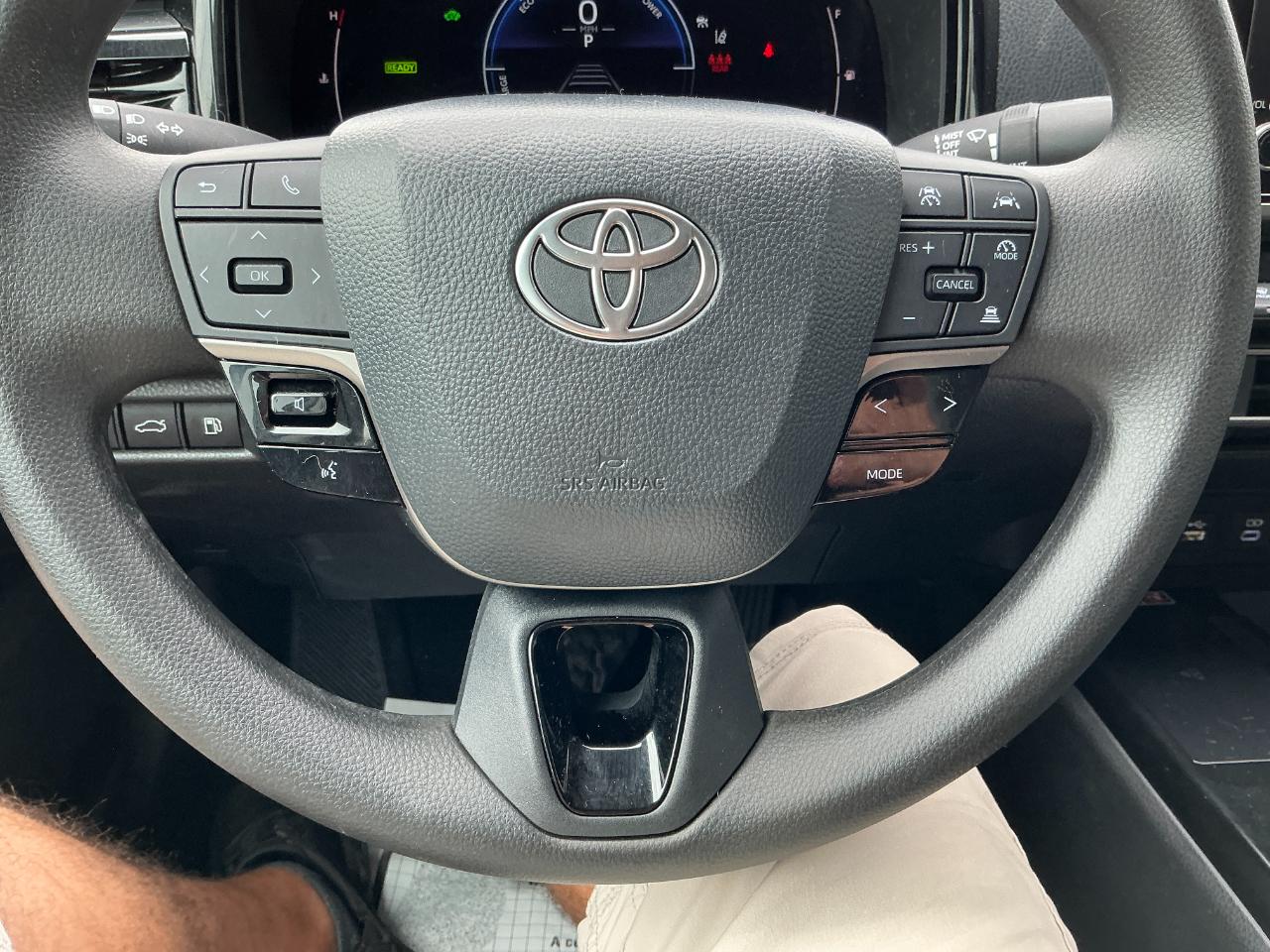 Toyota Camry LE Auto (Natl) 2026