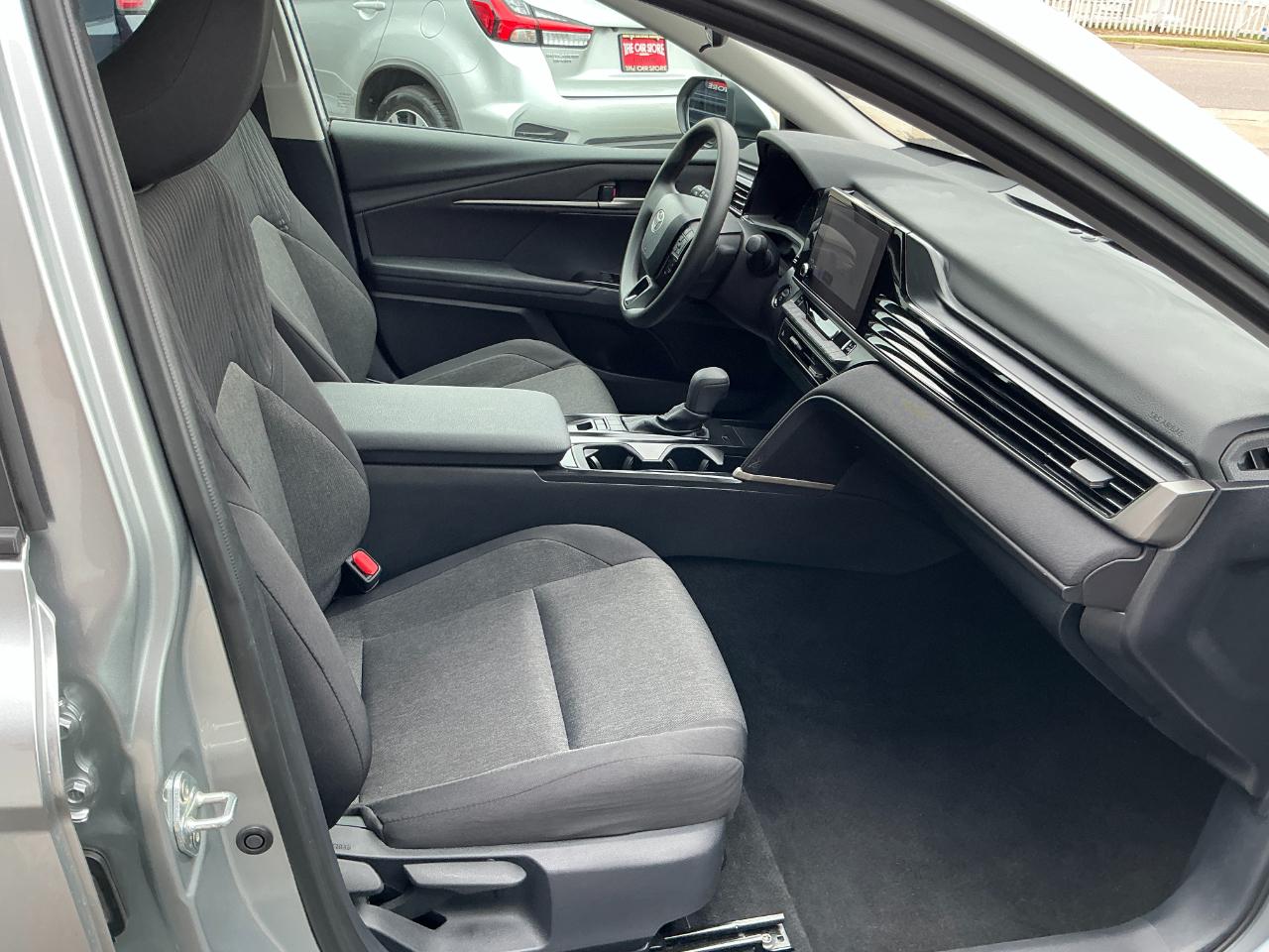 Toyota Camry LE Auto (Natl) 2026