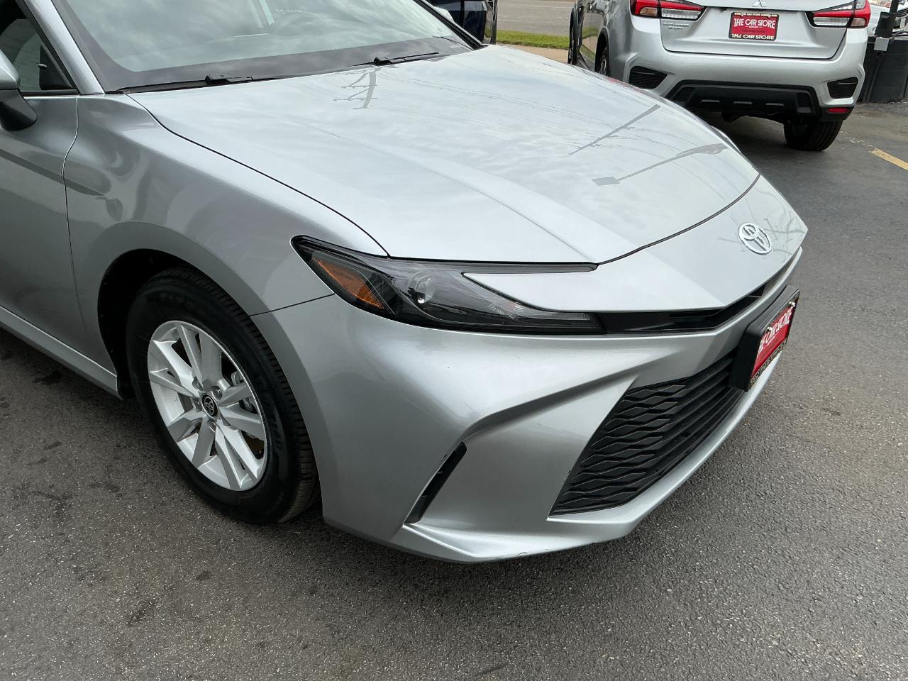 Toyota Camry LE Auto (Natl) 2026