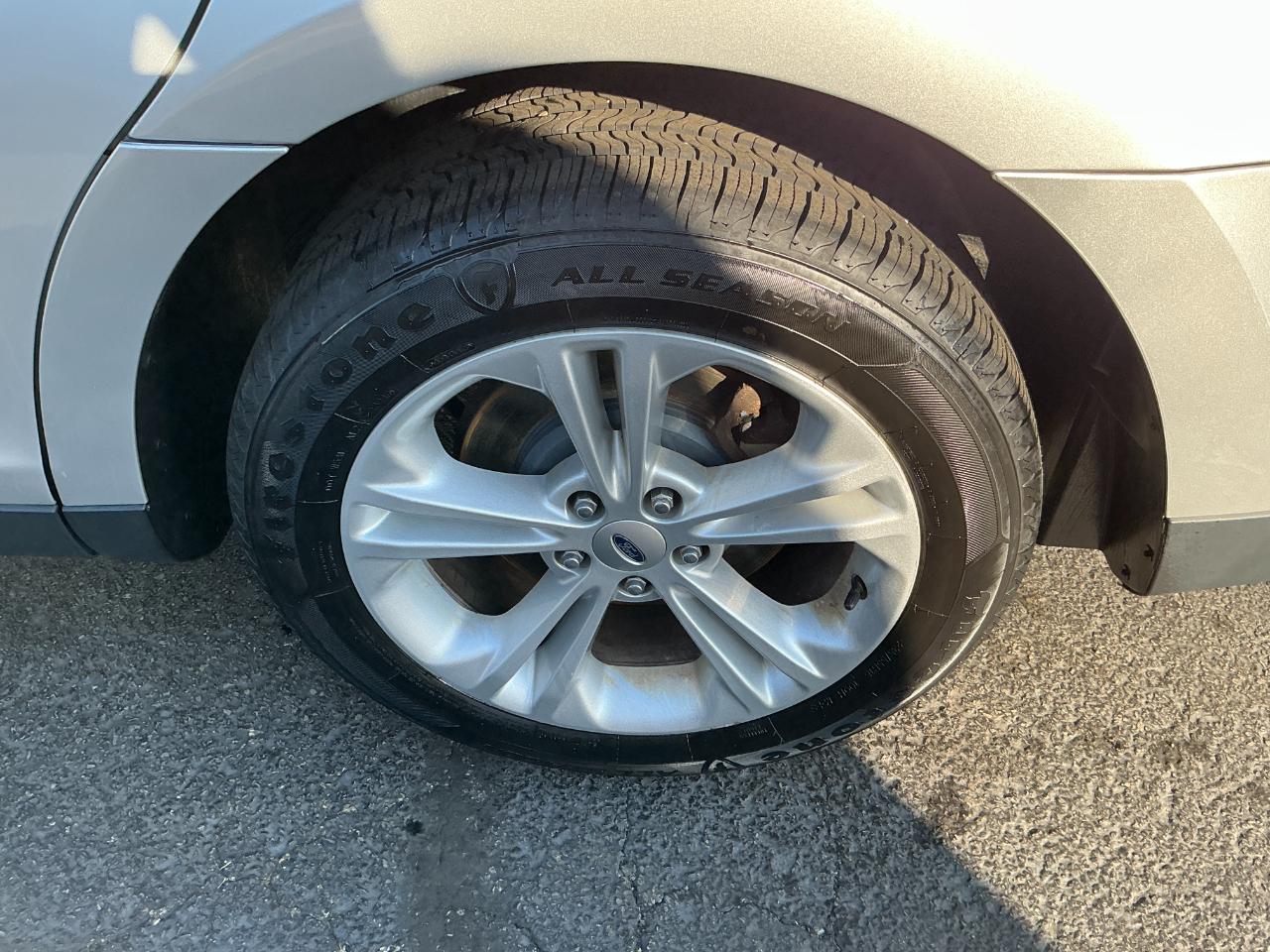 Ford Taurus SE FWD 2017
