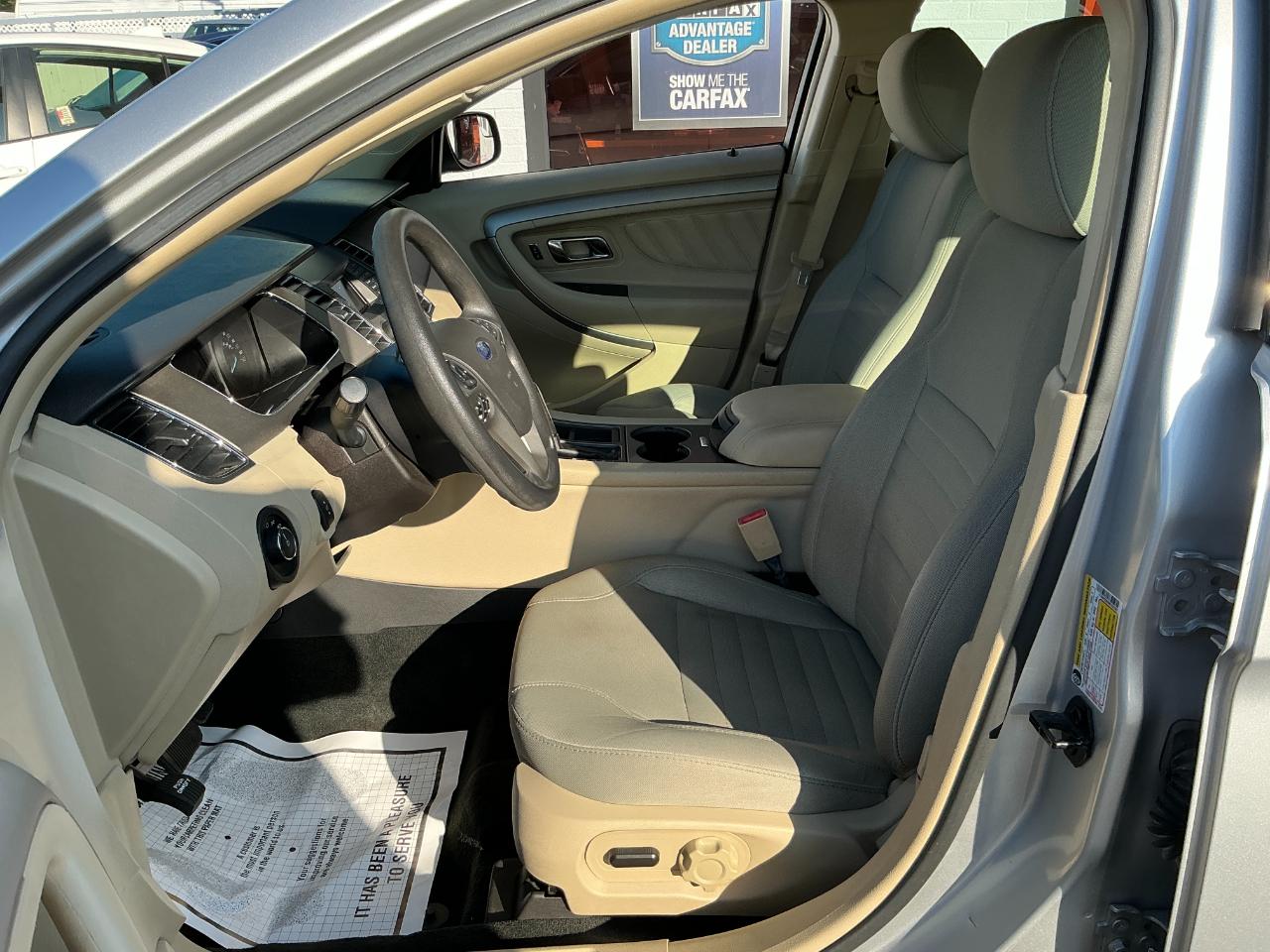 Ford Taurus SE FWD 2017