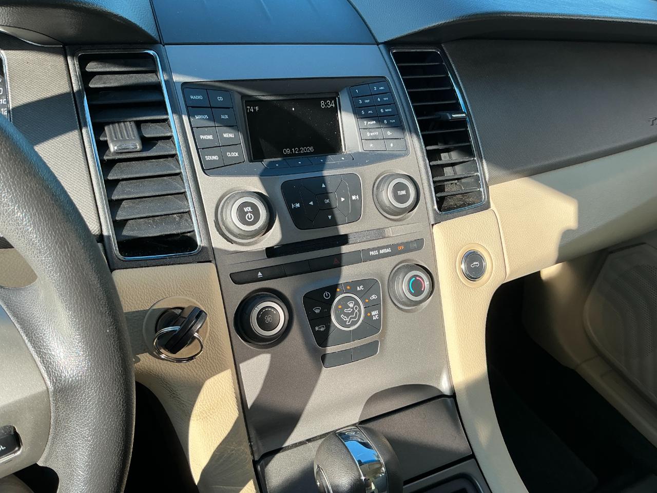 Ford Taurus SE FWD 2017