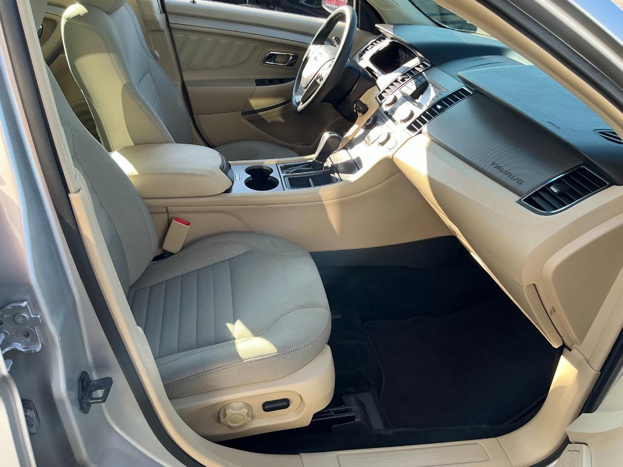 Ford Taurus SE FWD 2017