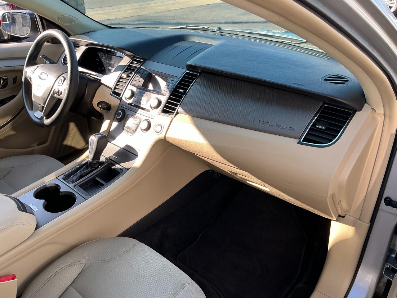 Ford Taurus SE FWD 2017
