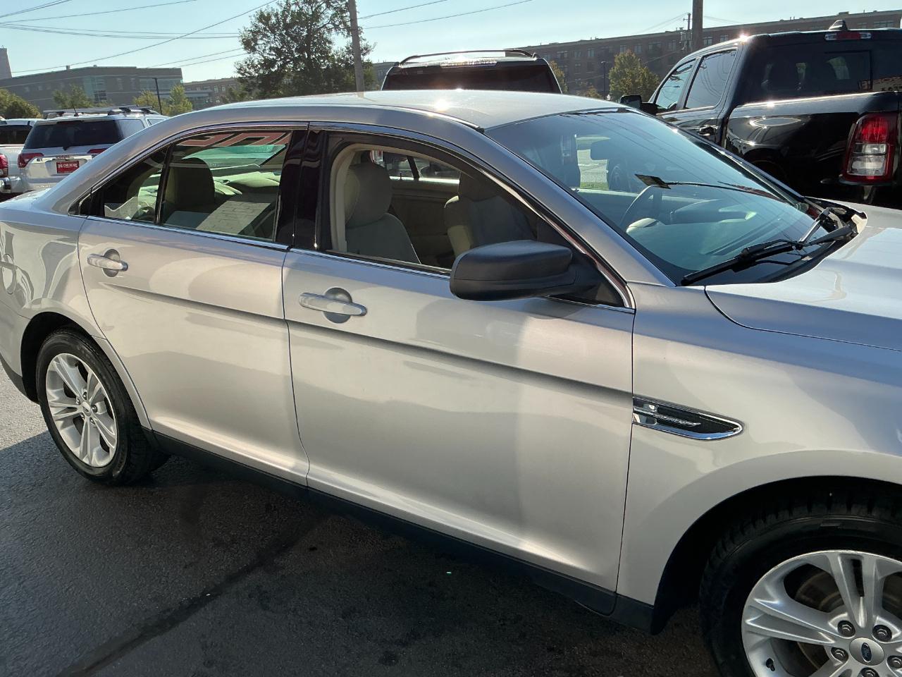 Ford Taurus SE FWD 2017