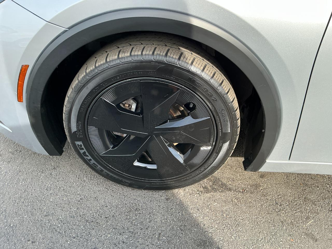 Toyota Prius LE (Natl) 2024